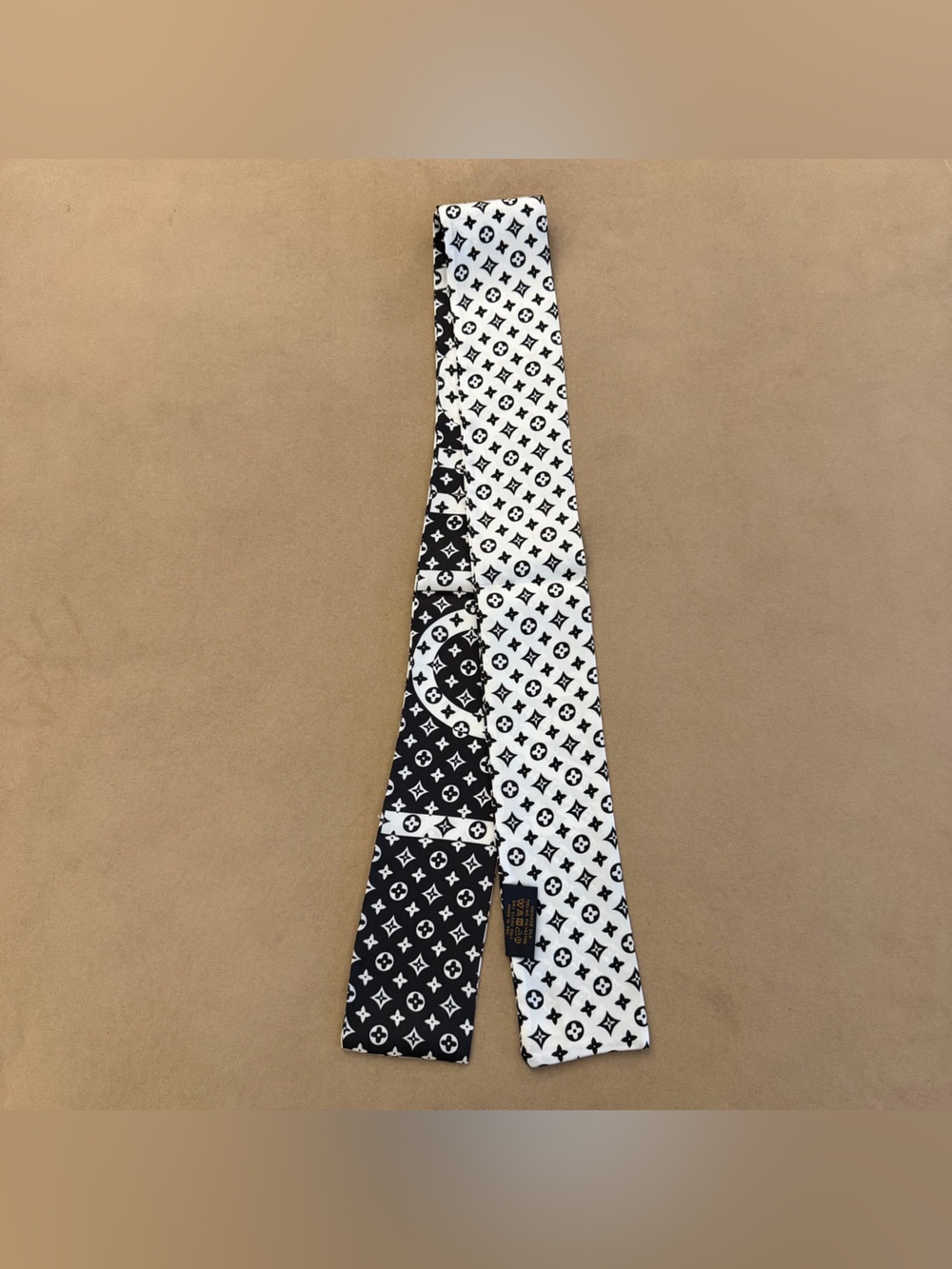 Chic Black & White Monogram Bandana Print Twilly Skinny Scarf - New (Longer) - Picture 5 of 8